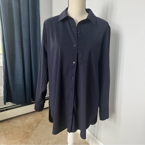 Elegant Lyssé Everyday Essential Button Down Blouse Navy Blue - Picture 3 of 16